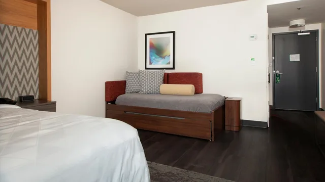 غرفة بسرير كينج مع سرير إضافي، Holiday Inn Panama City an IHG Hotel 1/9