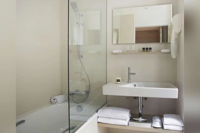 Club, Double or Twin Bed, 9hotel Opera Paris 2/3