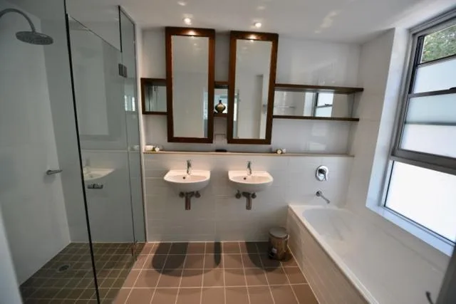 3 Bedrooms, Bay, Penthouse، East on Byron 8/8