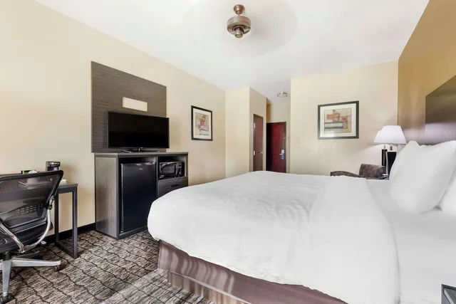 Standard, King Bed, Best Western Carthage Inn & Suites 3/6