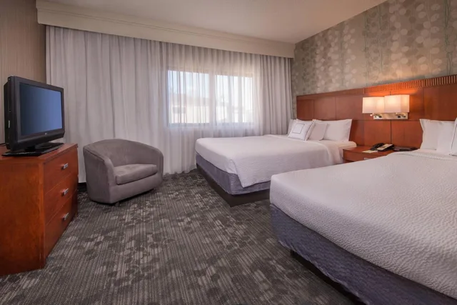 جناح بسريرين مزدوجين مع أريكة، Courtyard By Marriott Washington Dulles Airport Chantilly 2/3