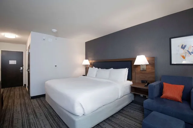 غرفة قياسية بسرير كينج، Comfort Inn and Suites Carleton Place ON 1/2