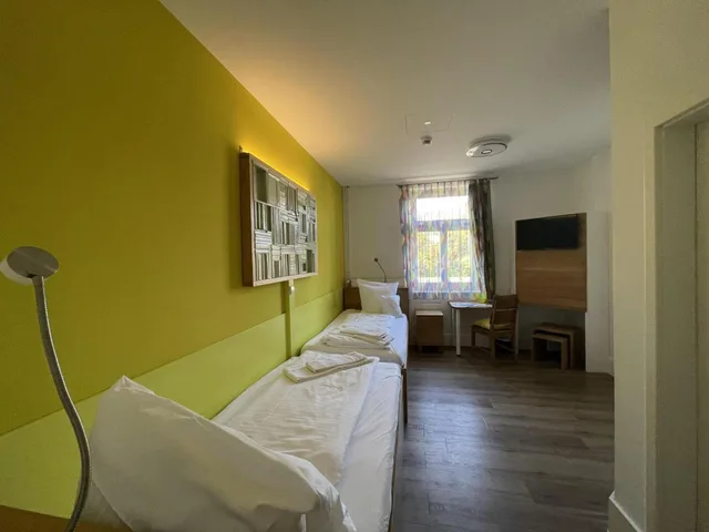 غرفة قياسية بسريرين منفصلين، Bahnhof Balingen Hotel 6/10