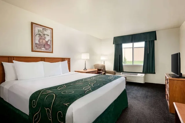 غرفة بسرير كينج لذوي الإعاقة، Travelodge by Wyndham Clinton Valley West Court 1/3