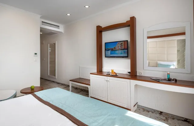 Deluxe, Twin Beds, King Bed, Lateral Side Sea View، Festa Via Pontica 6/10