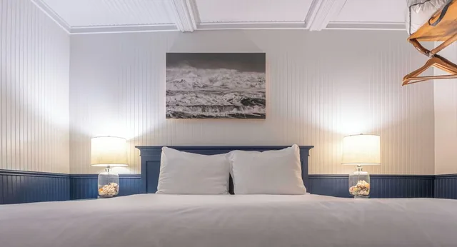 كوخ غراند بسرير كوين مع أريكة يُسمح فيها بالحيوانات الأليفة، Cannon Beach Hotel Collection 4/7