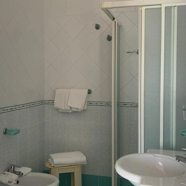 غرفة ثلاثية بشرفة، Hotel Monti 7/8
