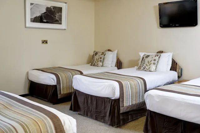 غرفة عائلية بسرير مزدوج وسريرين منفصلين بإطلالة على البحر، Best Western Princes Marine Hotel 2/5