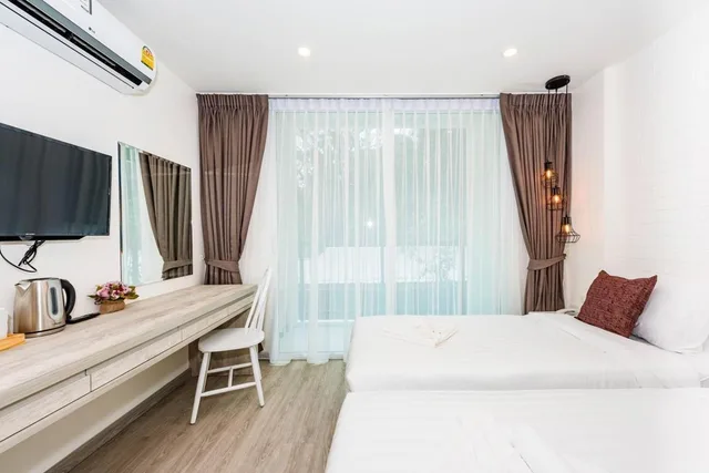 غرفة بسريرين منفصلين بشرفة، Lullabella Hotel 1/5