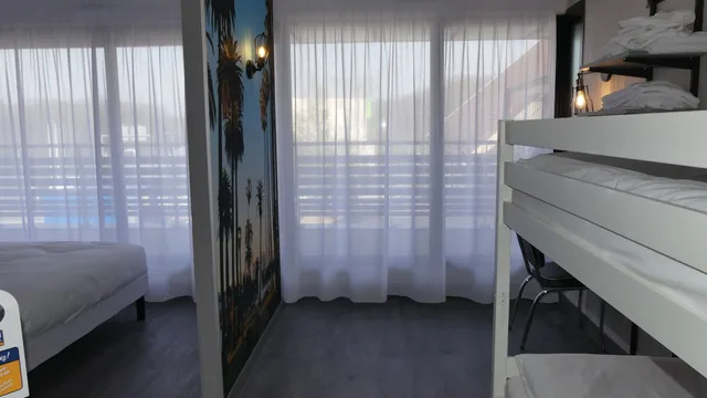 غرفة رباعية بسرير مزدوج وسرير بطابقين، Break Hotel Vierzon 5/6