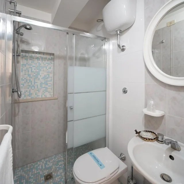 غرفة مفردة، Hotel Florida 8/10