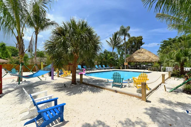 جناح استوديو بسرير كوين مع أريكة، Siesta Key Palms Resort 1/2