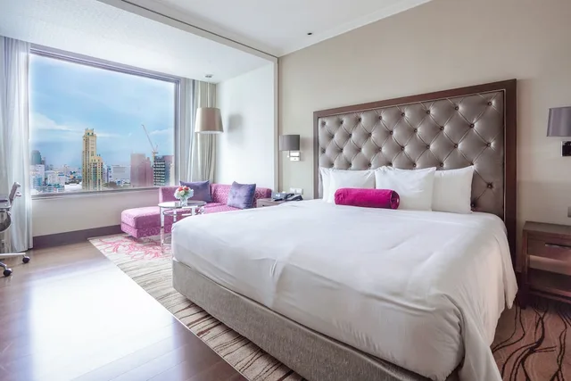 غرفة بزنس بسريرين منفصلين مع دخول الصالة، Radisson Blu Plaza Bangkok Hotel 3/7