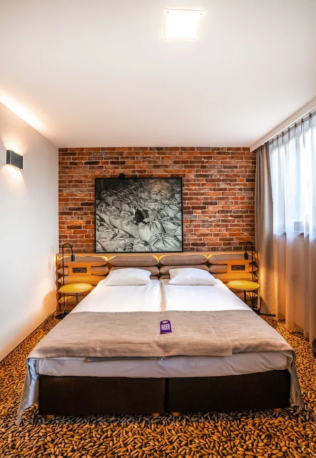 غرفة بريميوم بسرير كوين مع أريكة، Qubus Hotel Gdansk 3/4