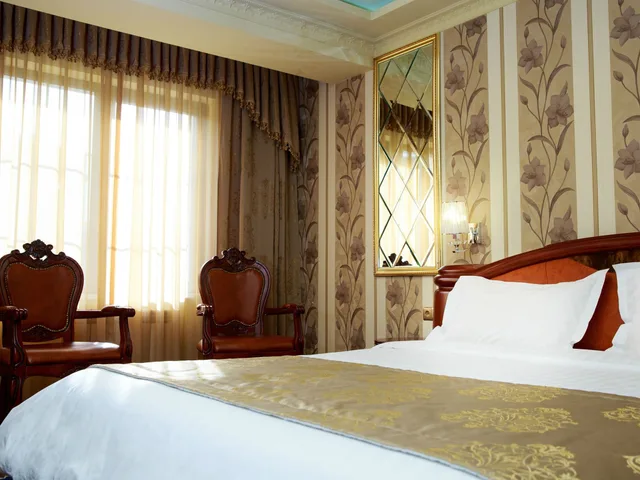 Standard King Room:، Cron Palace kosher Tbilisi Hotel 2/3