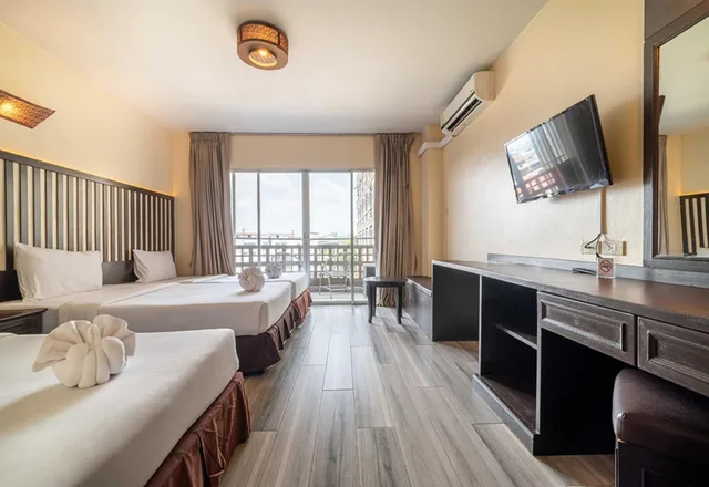 جناح سوبيريور، Sunday JA Plus Hotel 2/10