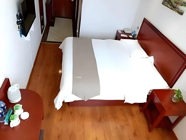 غرفة بسرير كينج وسرير كوين، Greentree Inn Qinhuangdao Haigang District Railway Station Square Express Hotel 2/2