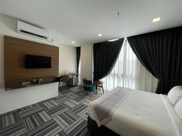 غرفة تنفيذية، WE Hotel 8/10