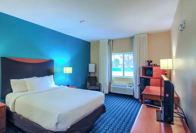 غرفة بسرير كينج لذوي الإعاقة، Comfort Inn & Suites Houston North - Spring 1/4