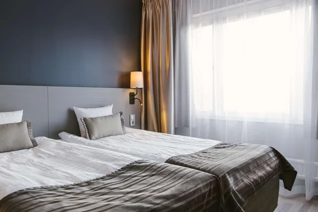 Room, Queen Bed, Scandic Star Sollentuna 2/7