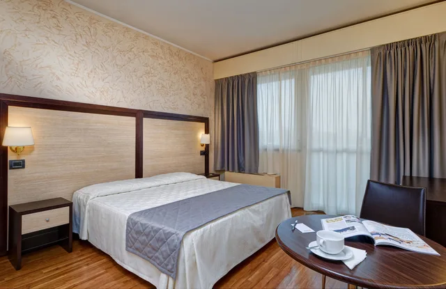 غرفة سوبيريور بسرير مزدوج، JR Hotels Gate 7 Bologna 2/7