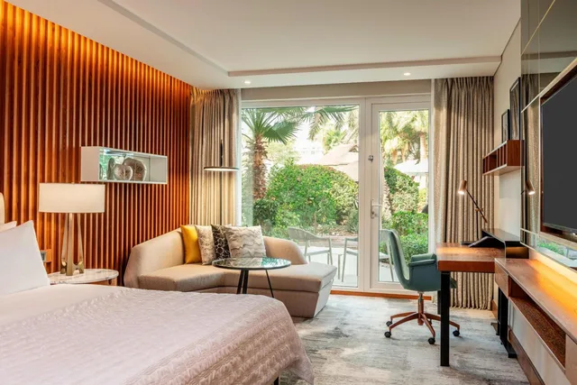 Guest Room, Deluxe, Queen Bed, Garden View, Le Meridien Dubai Hotel and Conference Centre 3/10