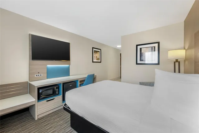 غرفة بسرير كينج لذوي الإعاقة، Best Western Port Columbus 6/8
