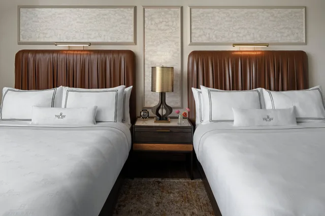 Guest Room, 2 Queen Beds, Marina View, The Ben, Autograph Collection 8/10