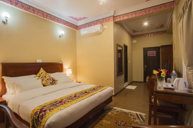 Heritage, Queen Bed، Hotel Harmika 1/5
