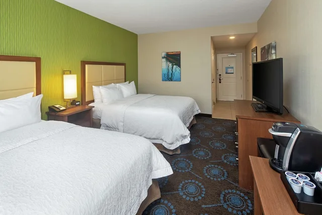 غرفة بسريرين كوين بغرفة نوم واحدة، HAMPTON INN BY HILTON HALIFAX DOWNTOWN 5/10