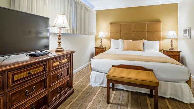 1 Bedroom, Suite, King Bed, Pool Side, Kitchen، Best Western Plus Santa Barbara 3/9