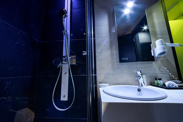 غرفة قياسية ثلاثية بثلاثة أسرّة، Gallery Art Hotel 9/10