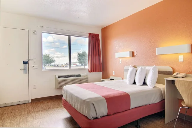 Standard, Queen Bed, Accessible, Motel6 Fort Stockton, TX 4/6