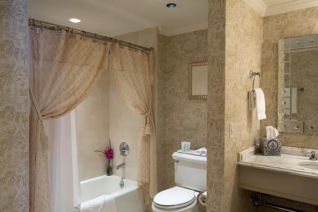 غرفة بسرير كينج بإطلالة على الحديقة، Saybrook Point Inn, Marina & Spa 5/8