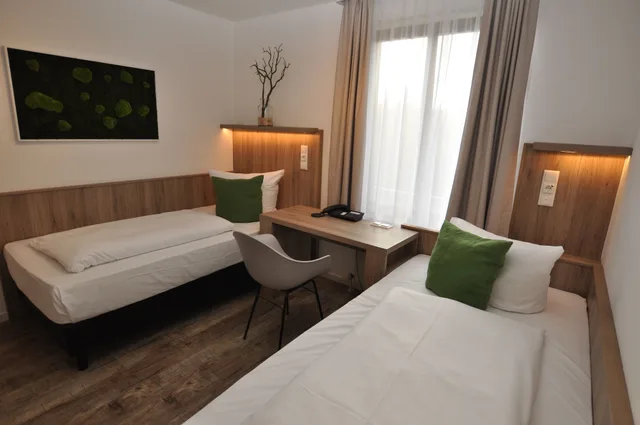 City, Twin Beds، GOLDEN LEAF PERLACH ALLEE HOF 1/6