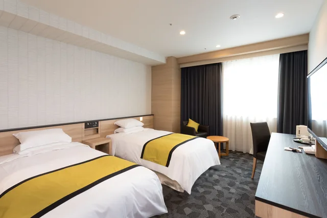 Moderate, Twin Beds، Hotel Hewitt Koshien (ex Novotel Koshien Osaka West) 1/5