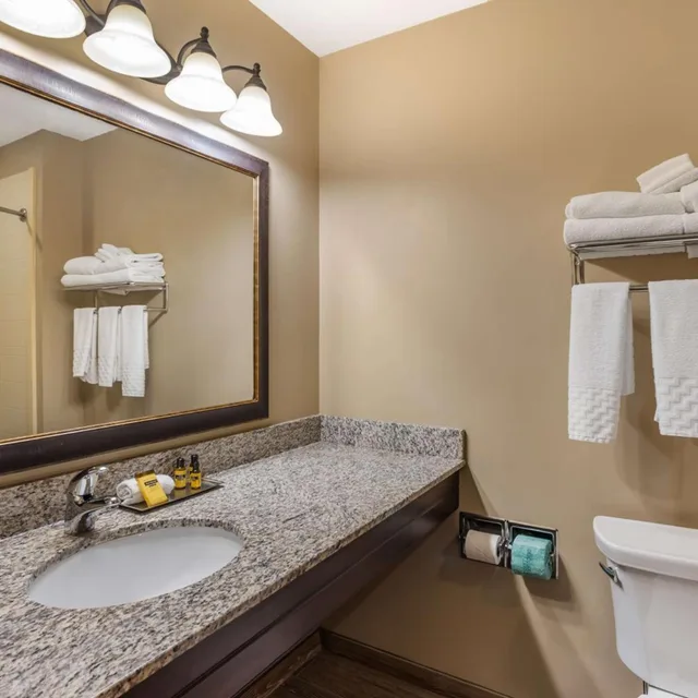 جناح بسرير كوين بغرفتين مع أريكة، Best Western Plus Intercourse Village Inn & Suites 9/10