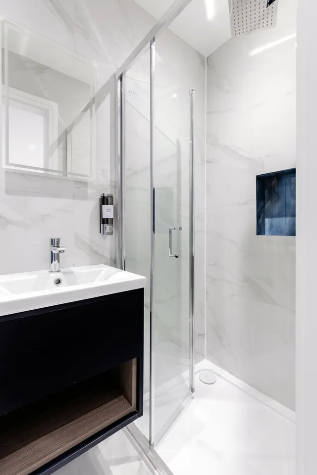 غرفة رباعية بسرير كينج، Boston Court Hotel 10/10