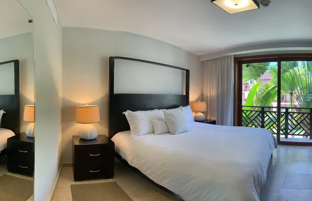 1 Bedroom Suite Mountain View, The Bannister Hotel and Yacht Club 1/3