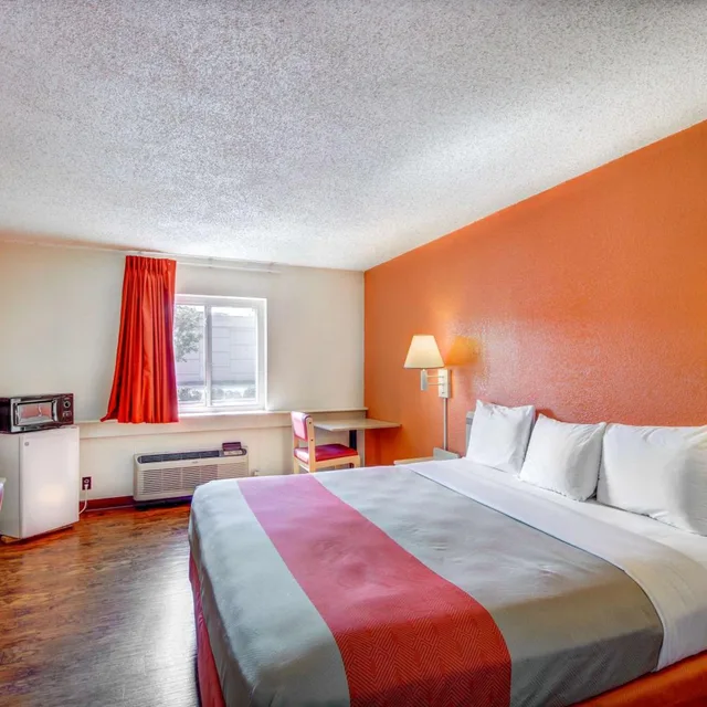 غرفة بسرير كينج للمدخنين، Motel6 Wichita, Kansas 3/10