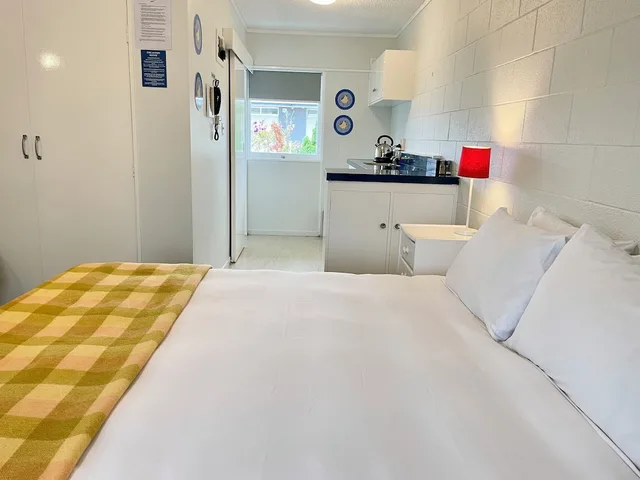 استوديو بسرير كوين بمطبخ صغير، Mt Eden Motel 5/9
