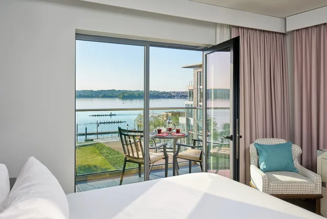 جناح ركني بسرير كينج بإطلالة على النهر بشرفة، HOTEL INDIGO OLD TOWN ALEXANDRIA 5/6