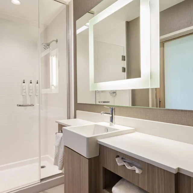 جناح بسريرين كوين مع سرير سحّاب إضافي مع أريكة لذوي الإعاقة، SpringHill Suites by Marriott West Sacramento 5/10