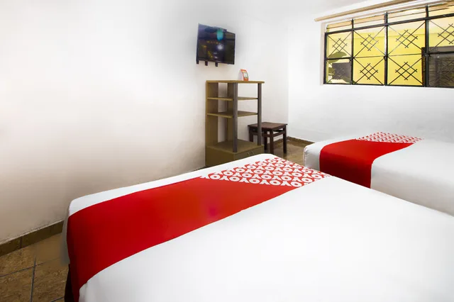 غرفة قياسية ثلاثية بسرير مزدوج وسرير فردي، OYO Hotel Brazil, Guadalajara, Estadio Jalisco 4/4