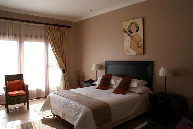 غرفة متصلة بريميوم بسرير مزدوج، Attache Guest Lodge 1/3
