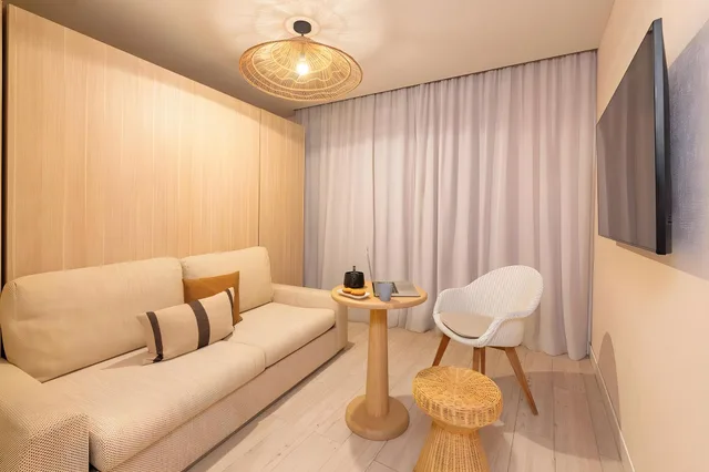 Business, Queen Bed, Life Hotel Marseille 2/2