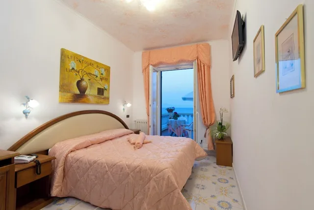 غرفة سوبيريور بسرير مزدوج بإطلالة على البحر، Giardino Delle Ninfe E La Fenice 5/10