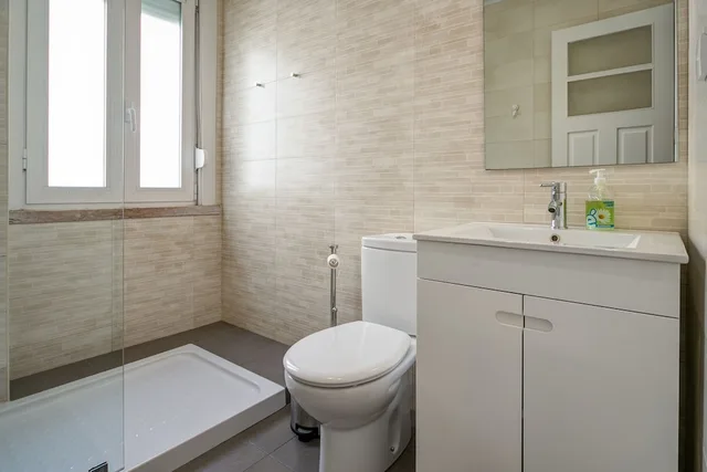 شقة عائلية بسريرين مزدوجين بـ6 غرف نوم مع أريكة، Home Out Rooms and Apartments 6/10