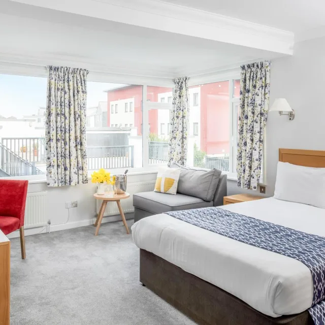 Family, Sofa, Accessible, Kilbirnie Hotel 3/7