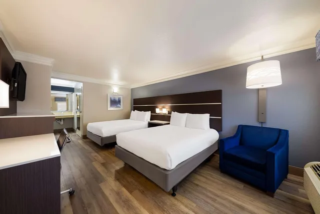 غرفة بسريرين كوين لذوي الإعاقة، Best Western Inn & Suites Lemoore 2/5